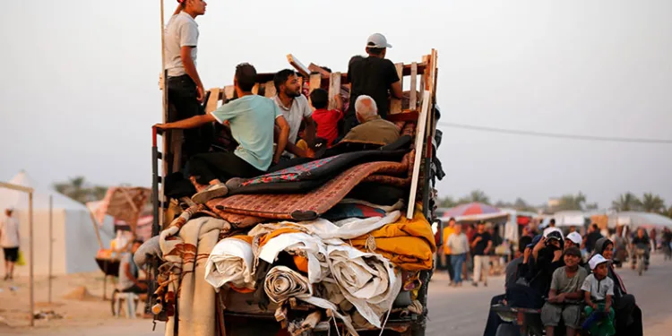 110 bin Filistinli Refah’tan ayrıldı