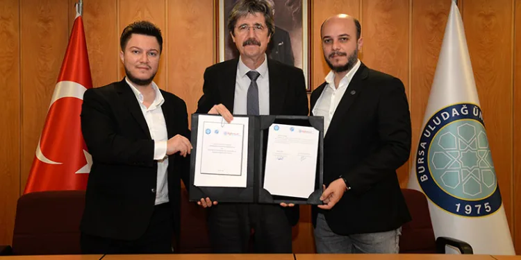 BUÜ’den dijital sektöre nitelikli personel yetiştirecek protokol