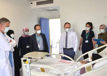 Annesinin böbreği ile hayata tutundu
