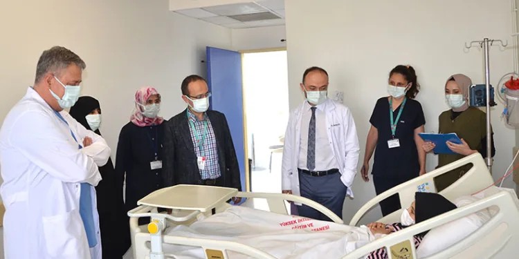 Annesinin böbreği ile hayata tutundu