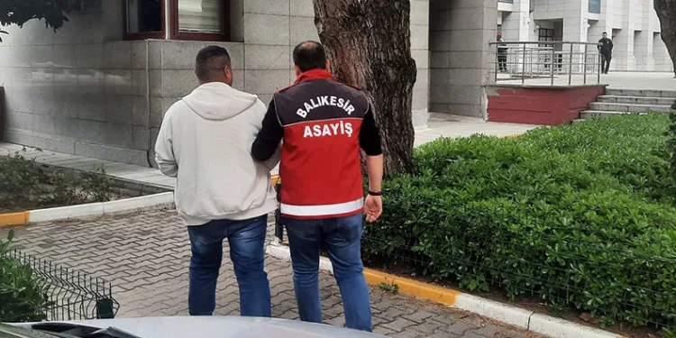 Bıçaklı saldırıya uğrayan kurye hayatını kaybetti