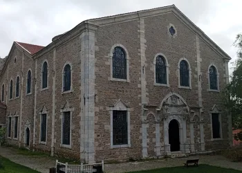 Tarihi kilise vandalların hedefi oldu