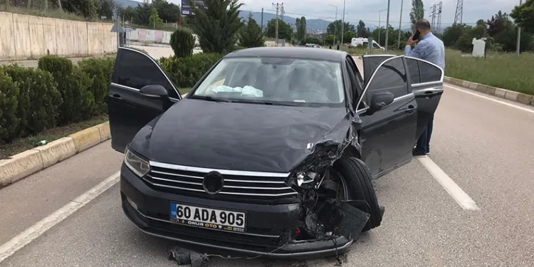 Adalet Bakanlığı Tetkik Hâkiminin otomobili ciple çarpıştı