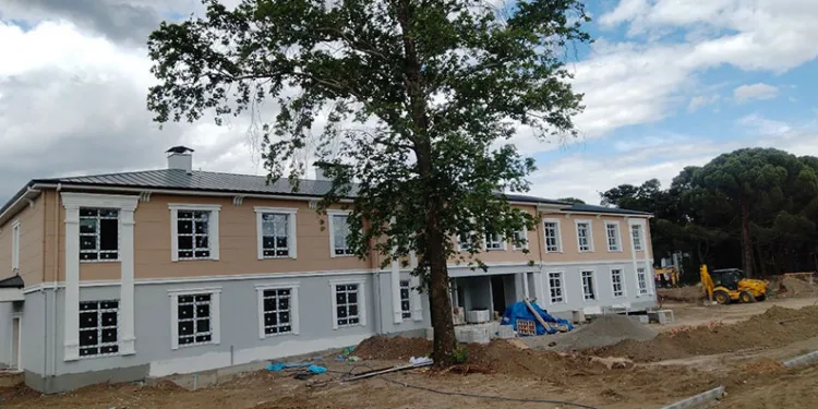 Göçük altında kalan işçi yaralandı