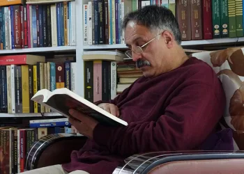 Baba evini kütüphaneye çevirdi