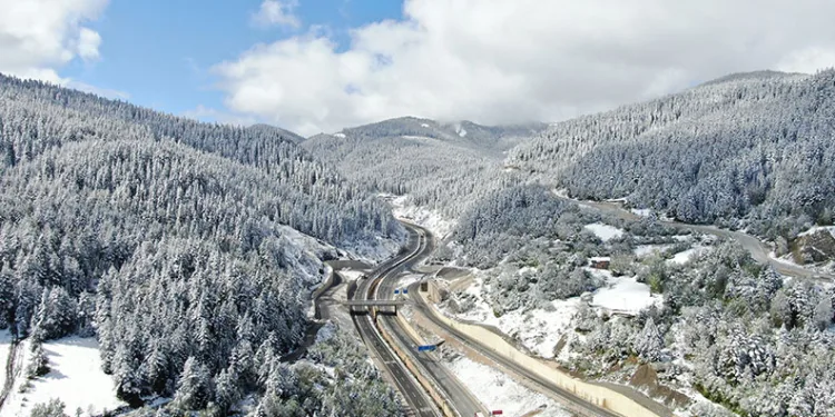 Ilgaz Dağı beyaza büründü