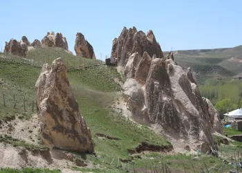 Van’ın peribacaları hayran bırakıyor