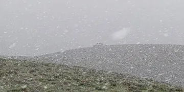 Van’ın yüksek kesimlerinde mayıs ayında lapa lapa kar yağdı