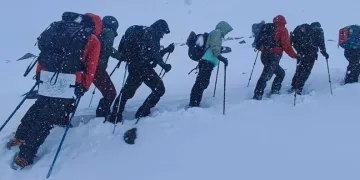 Dağcılara kar sürprizi