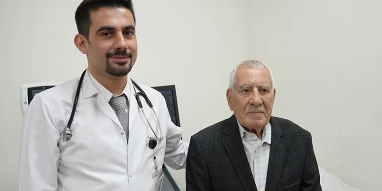 84 yaşındaki hastanın ameliyatsız yöntemle kalp kapağı değişti