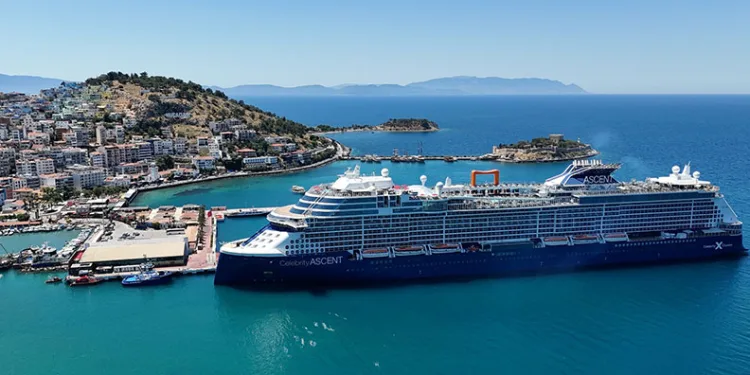 Kuşadası’nda kruvaziyer bereketi
