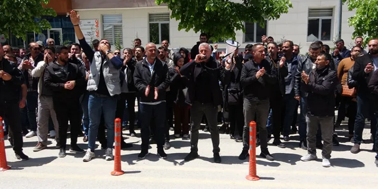 Belediyelerden çıkarılan işçilerden ‘düdüklü’ eylem