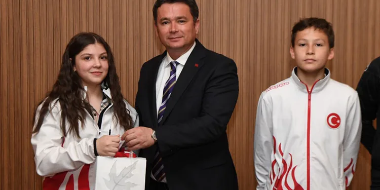 Şampiyon sporculardan Erkan Aydın’a ziyaret