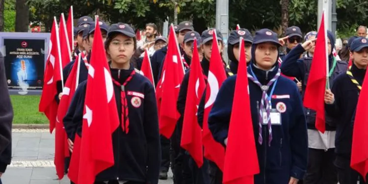 Samsun’da 19 Mayıs kutlamaları Atatürk Anıtı’ndaki törenle başladı