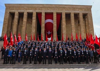 Bakan Bak’dan Anıtkabir’e ziyaret