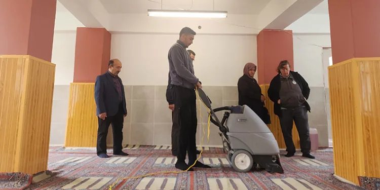 Orhaneli Belediyesi camilerin periyodik temizliği için özel ekip kurdu