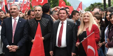 19 Mayıs coşkusu caddelere sığmadı