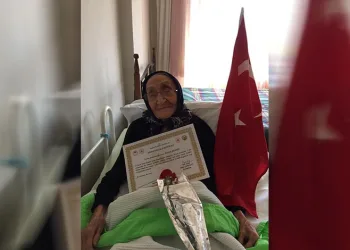 İnegöllü asırlık çınar 106 yaşında hayatını kaybetti