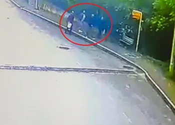 Bursa’da kavga eder gibi yapıp emekli maaşını çaldılar