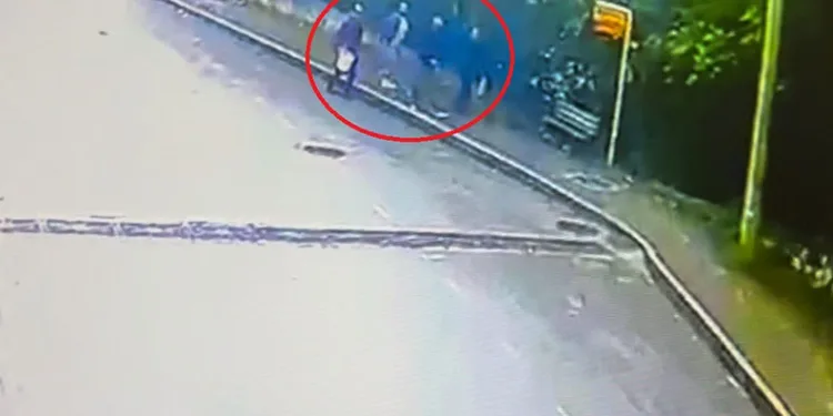 Bursa’da kavga eder gibi yapıp emekli maaşını çaldılar