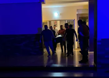 Boşanma aşamasındaki eşini öldürüp intihar etti