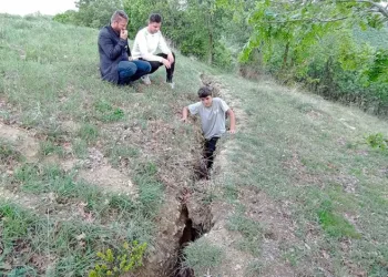Tokat’ta deprem sonrası dev çatlaklar oluştu