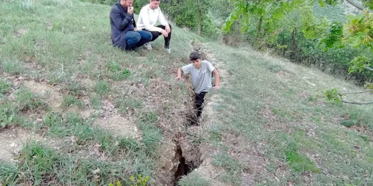 Tokat’ta deprem sonrası dev çatlaklar oluştu