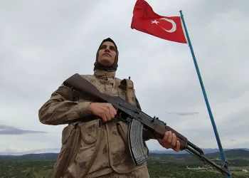Gündüz anne, akşam vatan nöbetinde