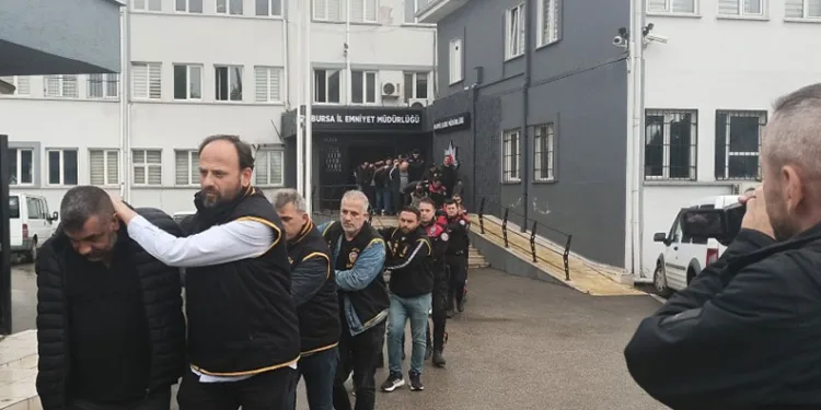 Bursa’da tefeci çetesi çökertildi