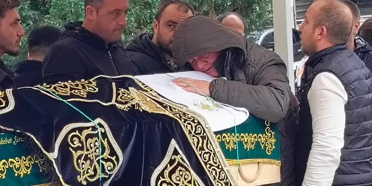Bursa’da sünnetine çok az kalmıştı, peleriniyle uğurlandı