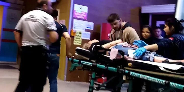 Bursa’da ayrıldığı eşini sokak ortasında bıçakla yaraladı