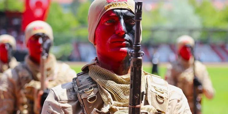 Komandolardan 19 Mayıs gösterisi