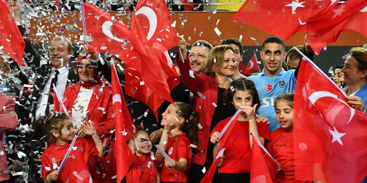 Trabzon’da 19 Mayıs coşkuyla kutlandı