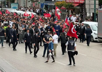 Bursa Ülkü Ocaklarından 19 Mayıs yürüyüşü