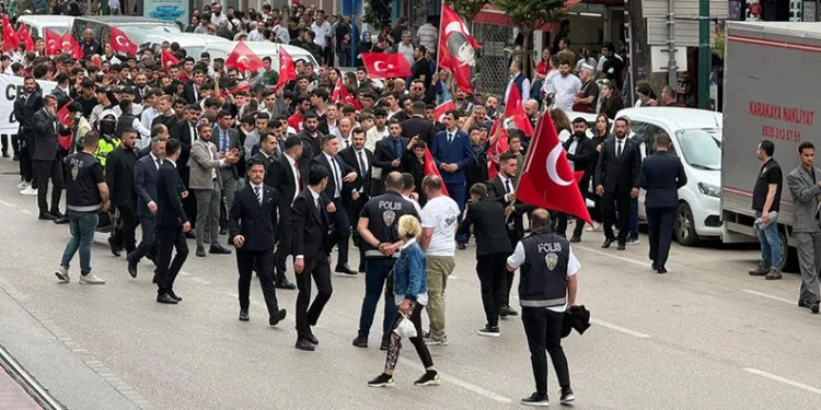 Bursa Ülkü Ocaklarından 19 Mayıs yürüyüşü
