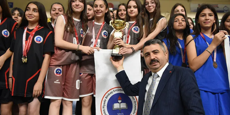 Yıldırım’da Okul Sporları İlçe Şenlikleri sona erdi