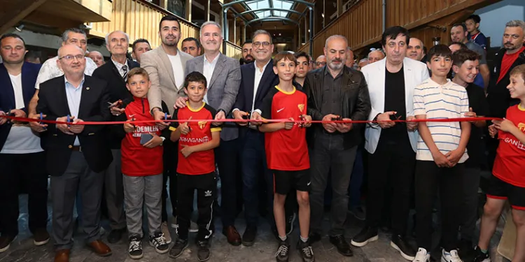 İnegöl’de Kurtuluşspor sergisi açıldı