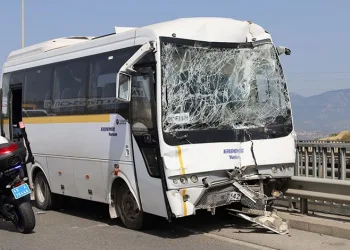 İşçi servisleri kaza yaptı: 35 işçi yaralandı
