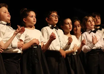 Nilüfer çocuk korosundan muhteşem performans