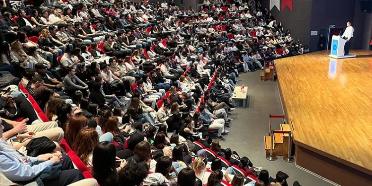 Kariyer Fuarı binlerce öğrenciyi ağırladı