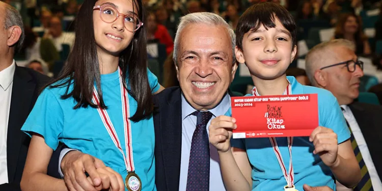 Okuma şampiyonları ödüllerini aldı