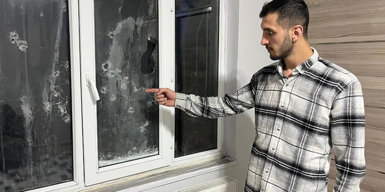 Pompalı tüfek dehşeti: Çocukları uyurken evi kurşunladılar