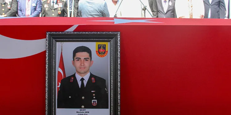 Şehit Mustafa Şen son yolculuğuna uğurlandı