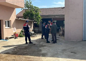 Tartışma yaşadığı oğlunu ahırda bıçakladı