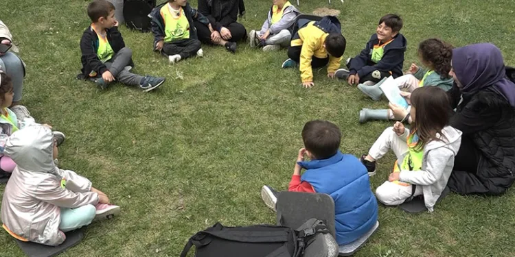 Üniversiteli öğrencilere anaokulu öğrencilerinden destek