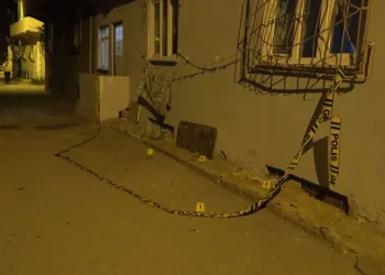 Bursa’da tartıştığı husumetlisine kurşun yağdırdı