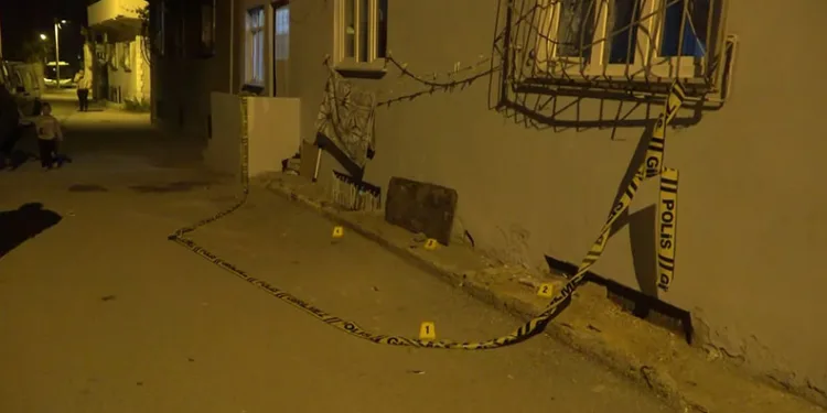 Bursa’da tartıştığı husumetlisine kurşun yağdırdı