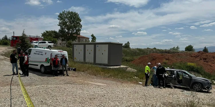 Yunanistanlıların bulunduğu otomobil takla attı