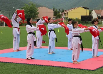 İznik’te 19 Mayıs coşkusu stada sığmadı
