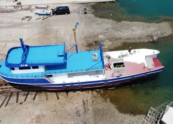Balıkçılar ekmek teknelerini bakıma aldı